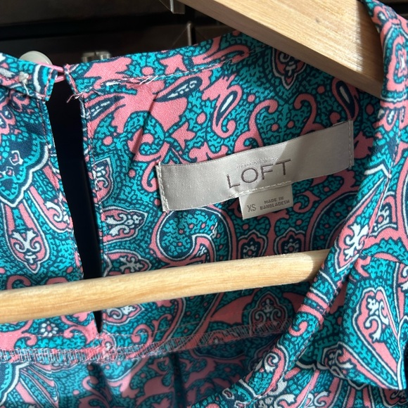 Loft cap sleeve flutter shirt in blue/pink. Size XS - Picture 5 of 5